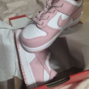Nike Kids Sneakers in Pink and White